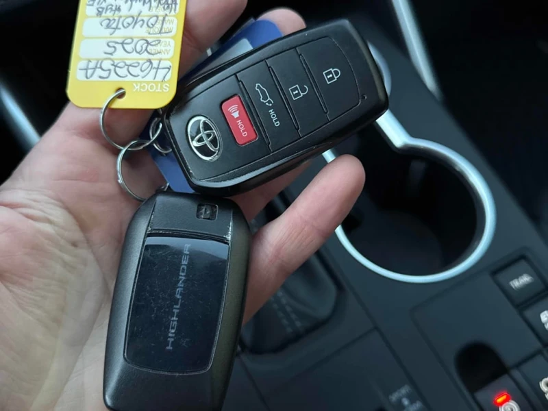 Toyota Highlander * Hybrid XLE * CARFAX * БЕЗ ПЪРВОНАЧАЛНА ВНОСКА, снимка 17 - Автомобили и джипове - 53154511