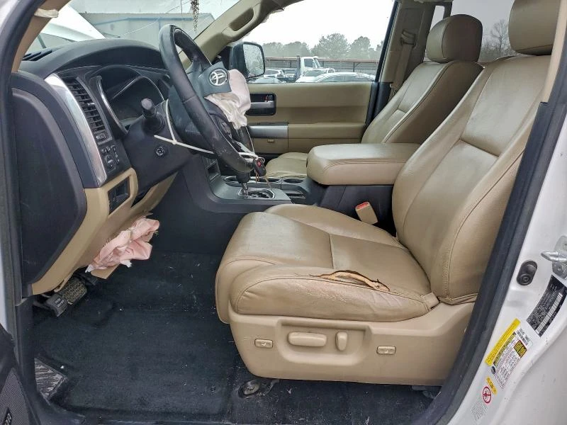Toyota Sequoia 5.7L 8 Rear-wheel drive, снимка 12 - Автомобили и джипове - 52997648