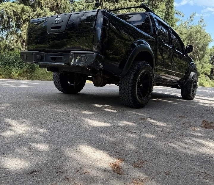 Nissan Navara 2.5 Дизел, снимка 2 - Автомобили и джипове - 54803478