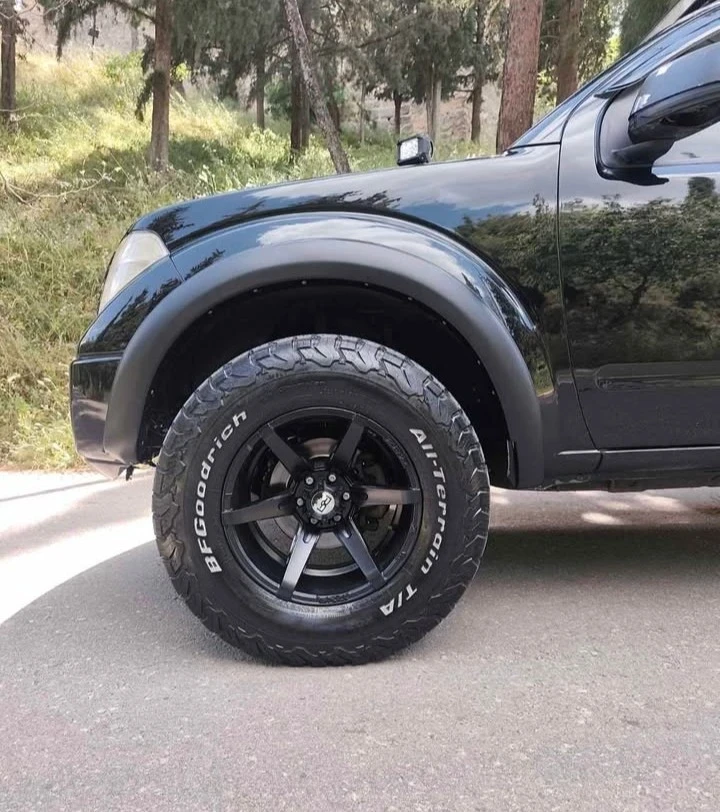 Nissan Navara 2.5 Дизел, снимка 3 - Автомобили и джипове - 54803478