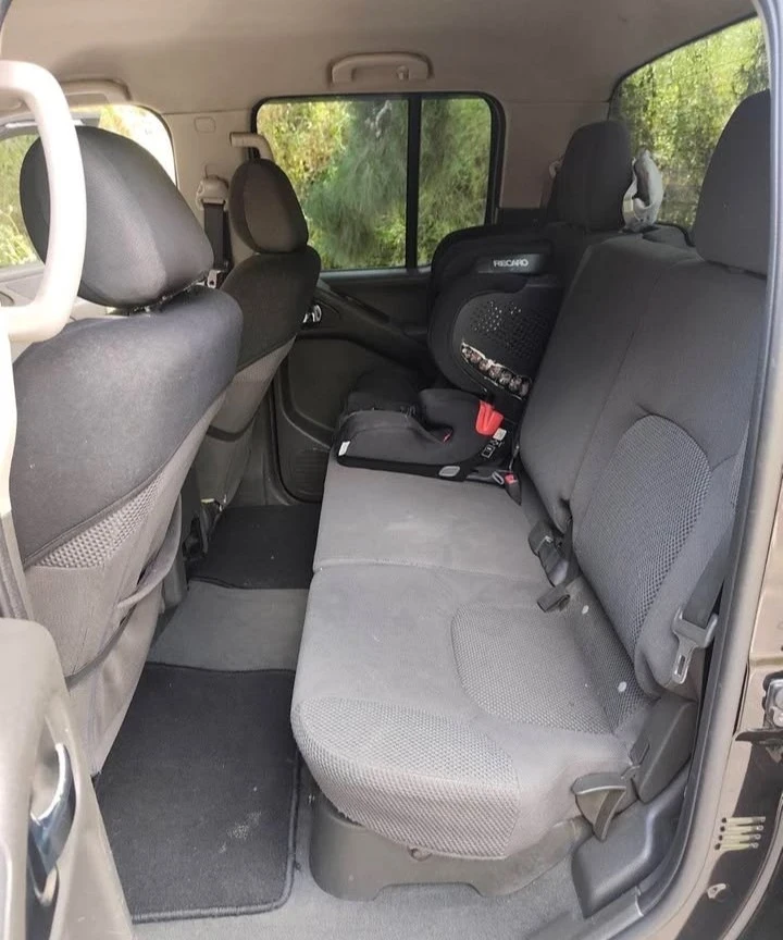 Nissan Navara 2.5 Дизел, снимка 8 - Автомобили и джипове - 54803478