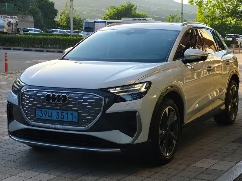Audi Q4 E-Tron (F4) 40 Premium, снимка 3 - Автомобили и джипове - 56517175