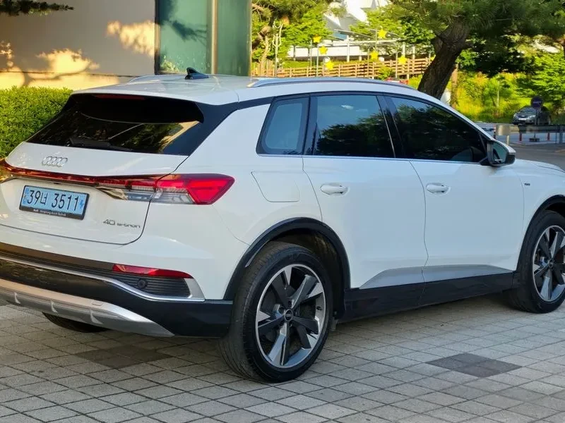 Audi Q4 E-Tron (F4) 40 Premium, снимка 6 - Автомобили и джипове - 56517175