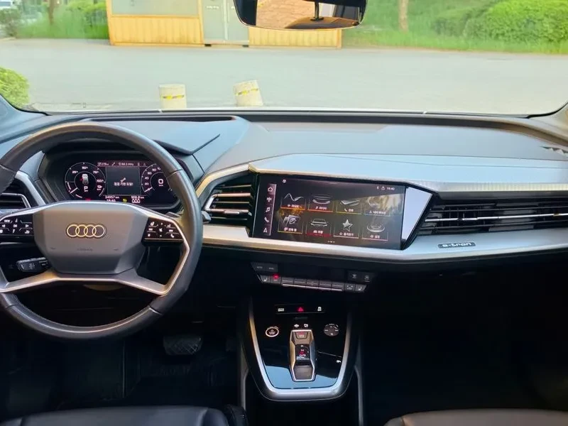 Audi Q4 E-Tron (F4) 40 Premium, снимка 8 - Автомобили и джипове - 56517175