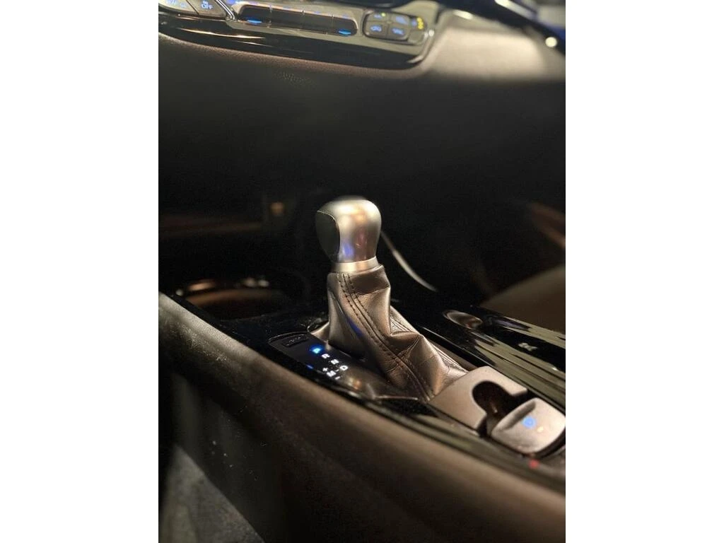 Toyota C-HR * XLE * CARFAX * ��� ������������ ������ | Mobile.bg � ����������� 13