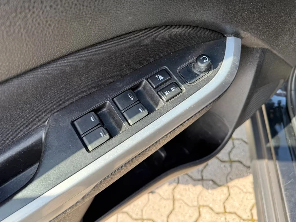 Suzuki Vitara 1.6 Comfort 2WD 120ps DK, снимка 10 - Автомобили и джипове - 54669832