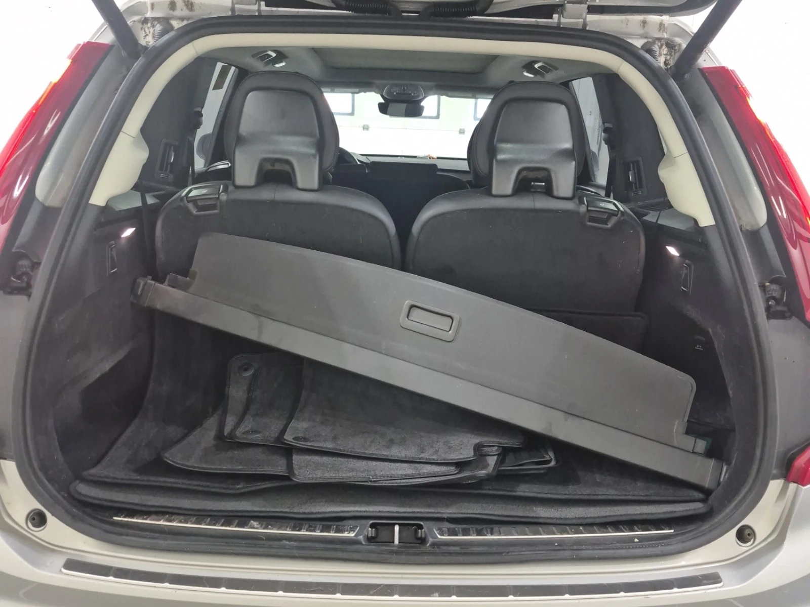 Volvo Xc90 * PLUS BRIGHT THEME * Един собственик * От Volvo *, снимка 14 - Автомобили и джипове - 55949076