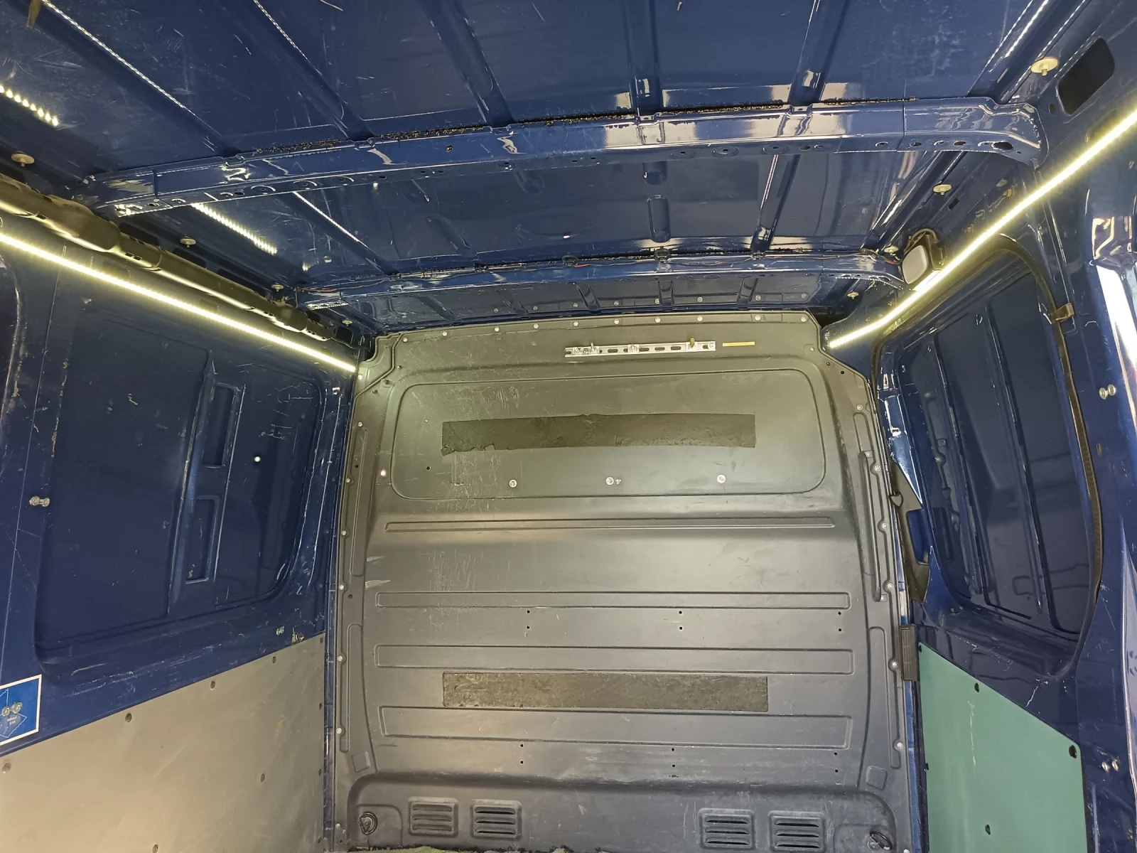 VW Crafter, снимка 6 - Бусове и автобуси - 56363488