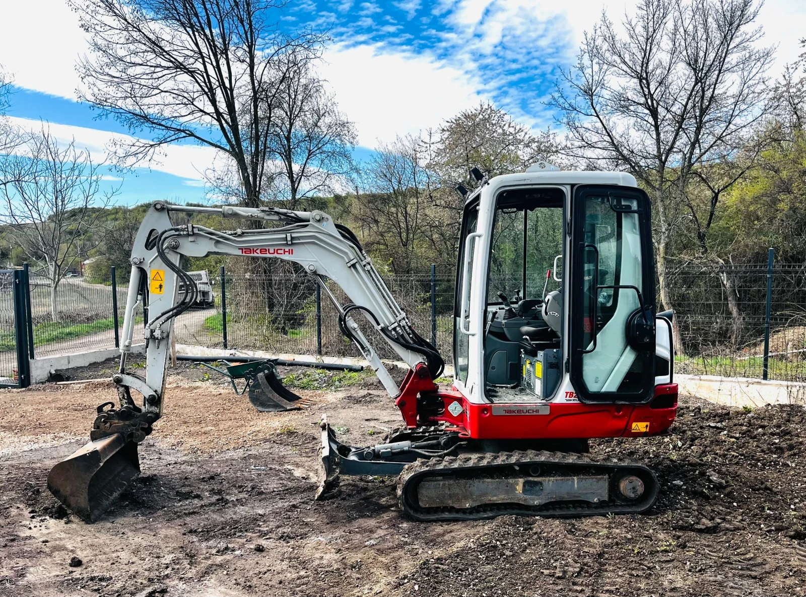 Багер Takeuchi TB225 - изображение 4