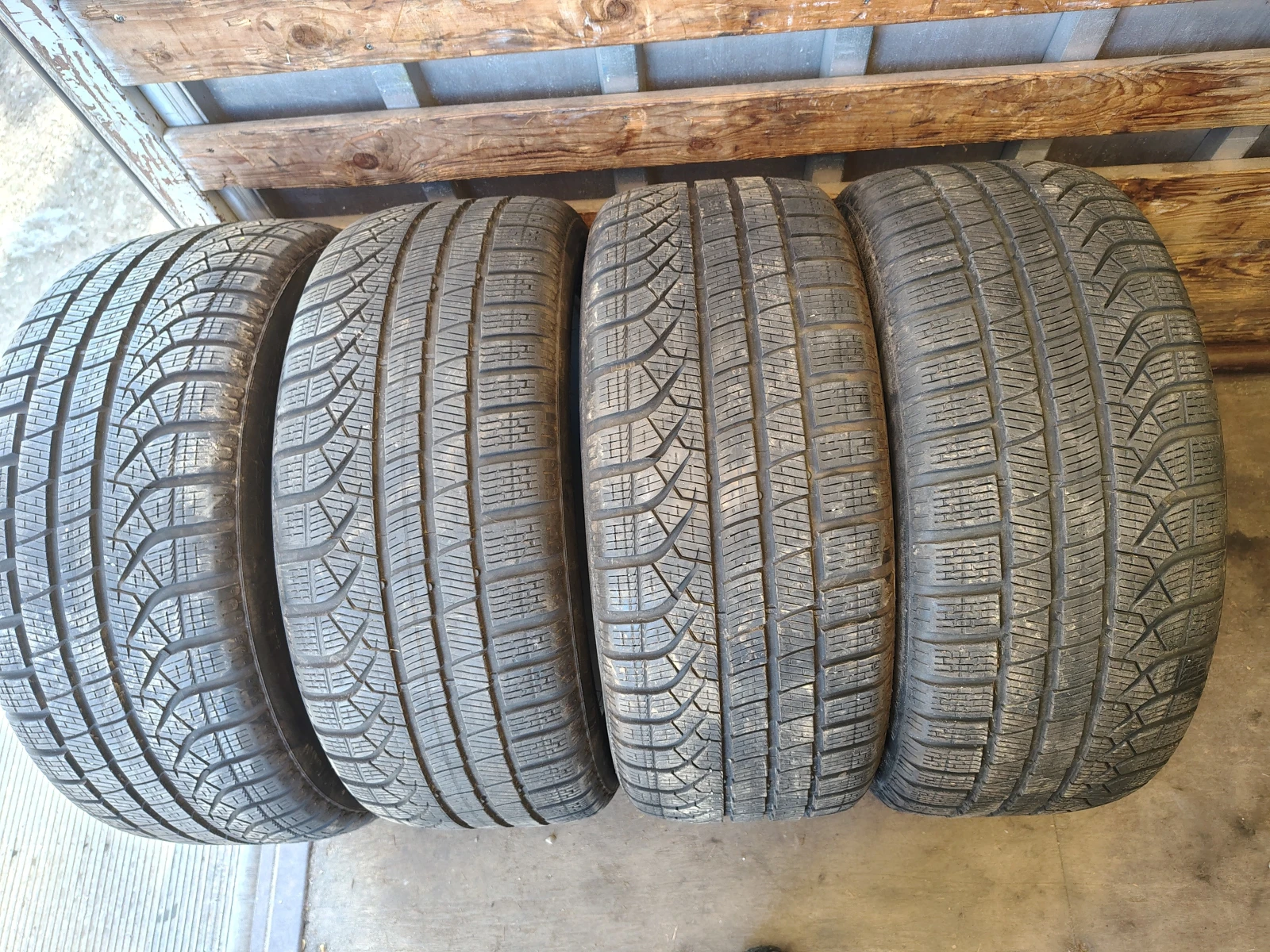 Гуми Зимни 245/45R18