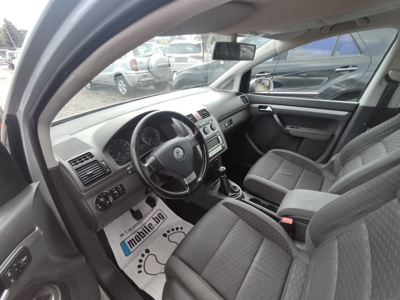 VW Touran 1.6i-102кс. 7-места, снимка 6 - Автомобили и джипове - 46797561