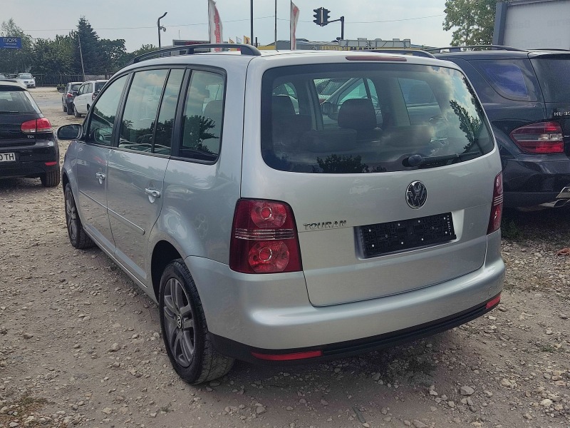 VW Touran 1.6i-102кс. 7-места, снимка 2 - Автомобили и джипове - 46797561