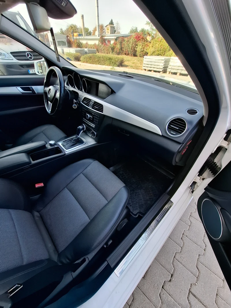 Mercedes-Benz C 220 FACE/AMG/PANO, снимка 14 - Автомобили и джипове - 52152723