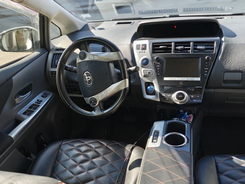 Toyota Prius 1.8 Hybrid 7 местен, снимка 6 - Автомобили и джипове - 52449008