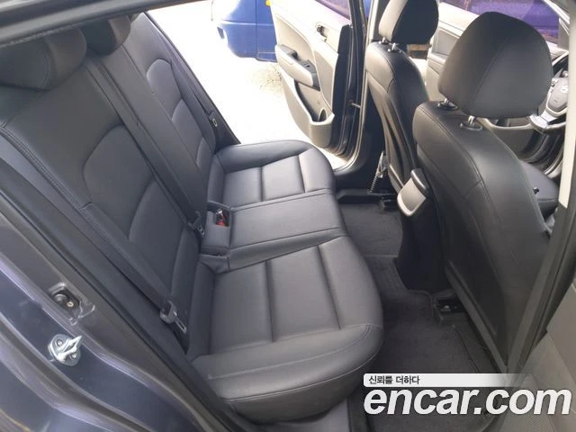 Hyundai Elantra, снимка 12 - Автомобили и джипове - 56082420