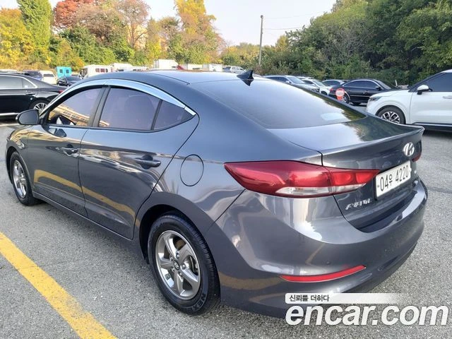 Hyundai Elantra, снимка 8 - Автомобили и джипове - 56082420