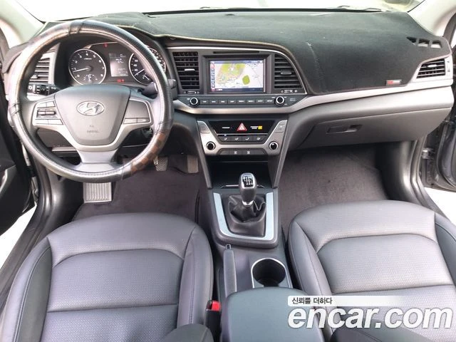Hyundai Elantra, снимка 9 - Автомобили и джипове - 56082420
