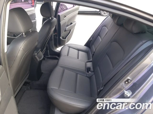 Hyundai Elantra, снимка 14 - Автомобили и джипове - 56082420