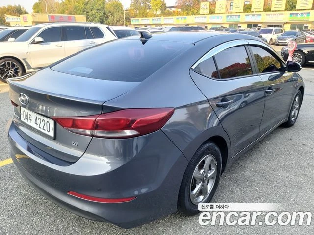 Hyundai Elantra, снимка 6 - Автомобили и джипове - 56082420