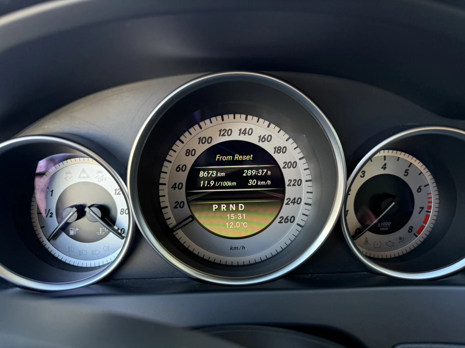 Mercedes-Benz C 350 4Matic | AMG | 350hp | CarPlay | Harman Kardon, снимка 11 - Автомобили и джипове - 53898506