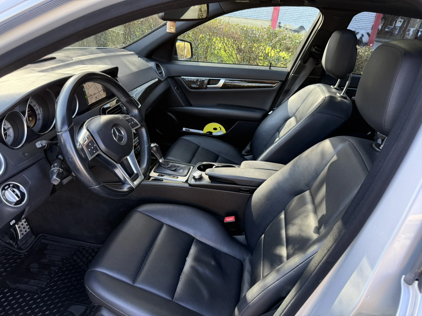 Mercedes-Benz C 350 4Matic | AMG | 350hp | CarPlay | Harman Kardon, снимка 9 - Автомобили и джипове - 53898506