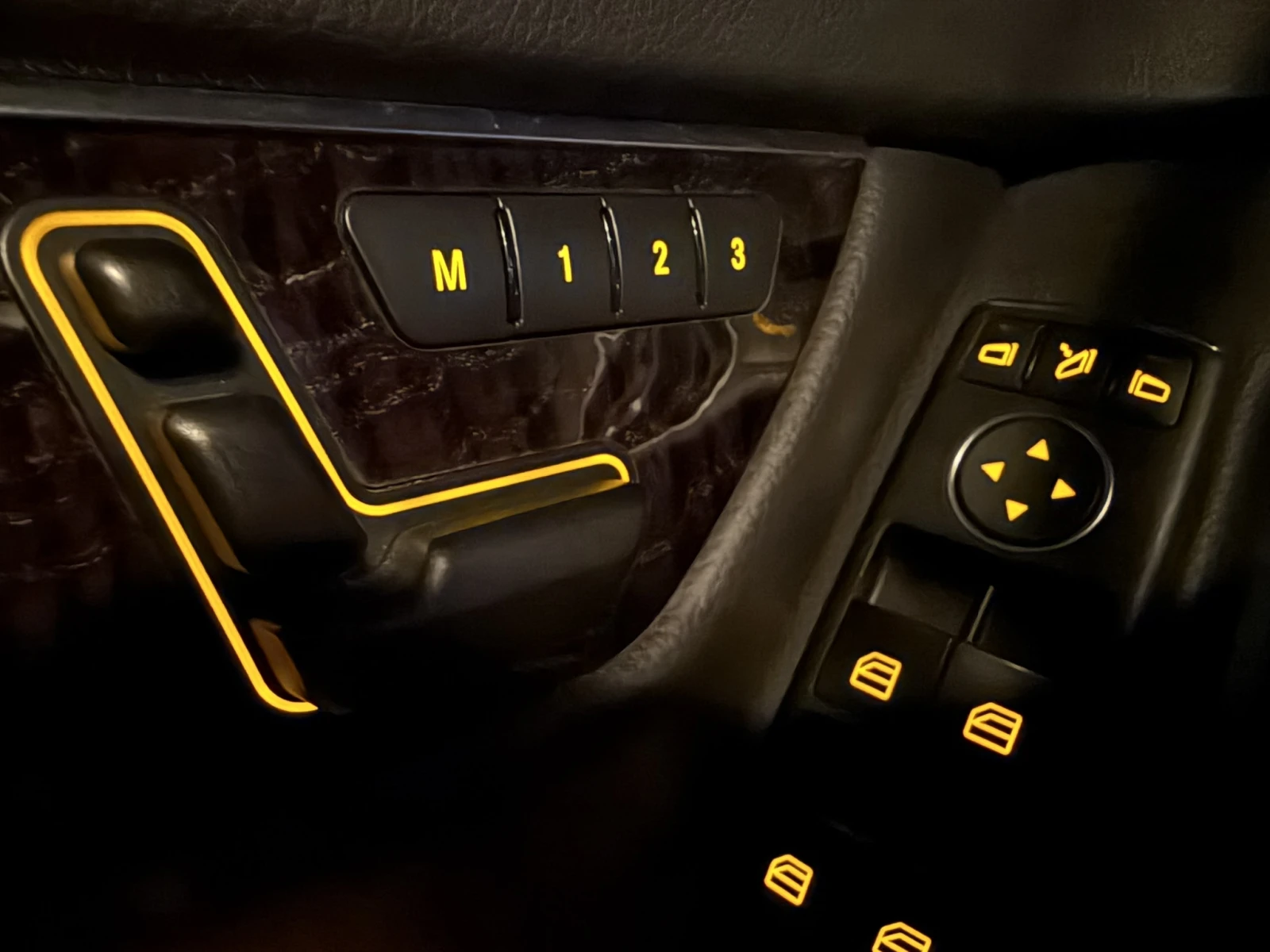 Mercedes-Benz C 350 4Matic | AMG | 350hp | CarPlay | Harman Kardon, снимка 17 - Автомобили и джипове - 53898506