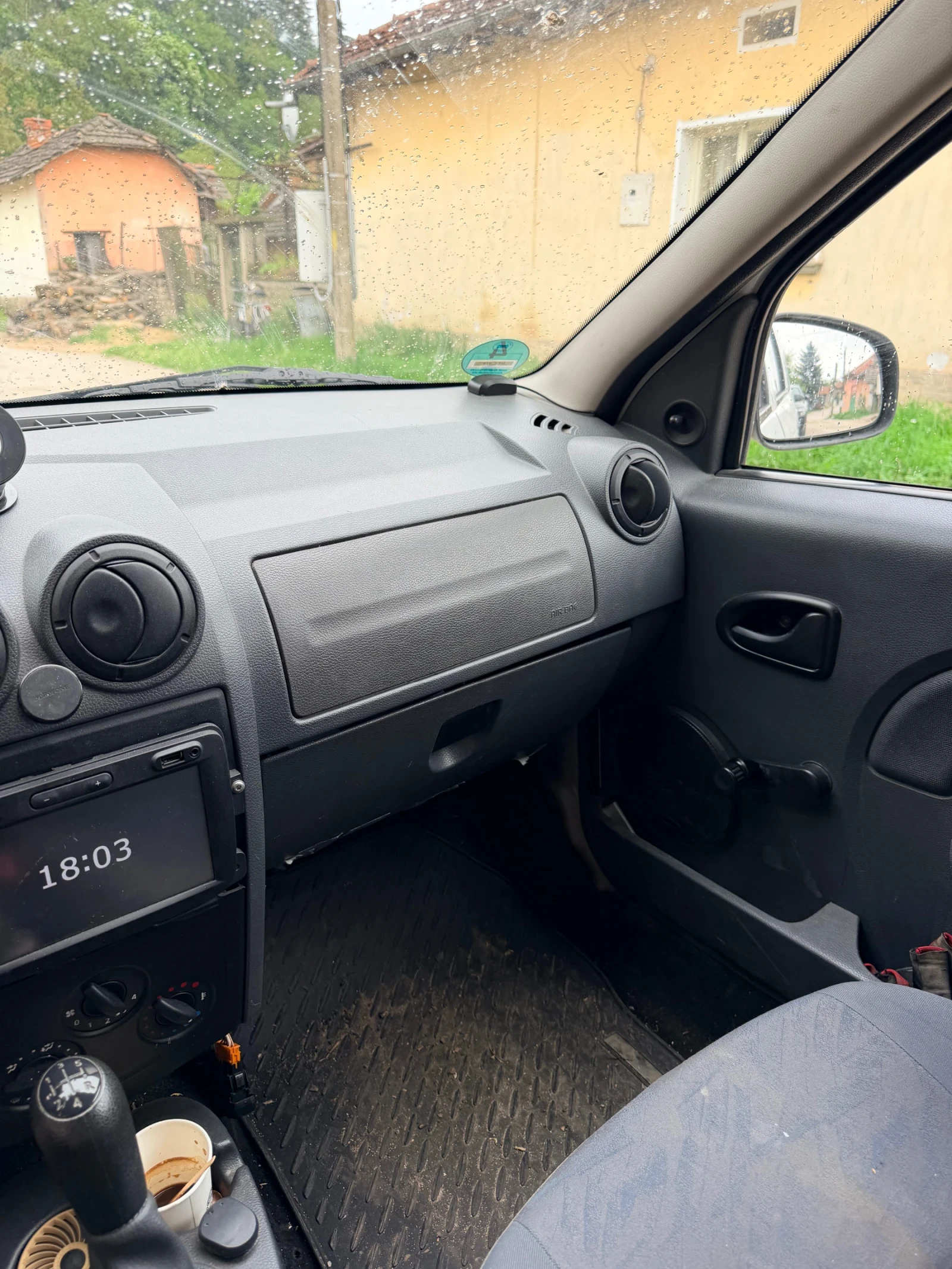 Dacia Logan, снимка 5 - Автомобили и джипове - 54482679