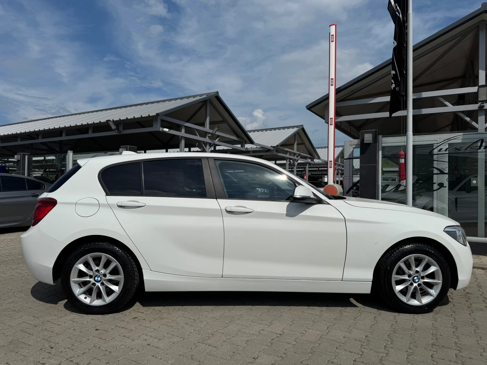 BMW 118 D#SPORTPACK#NAVI#LED#PDC#HARMAN#ОБСЛУЖЕН, снимка 4 - Автомобили и джипове - 54611215
