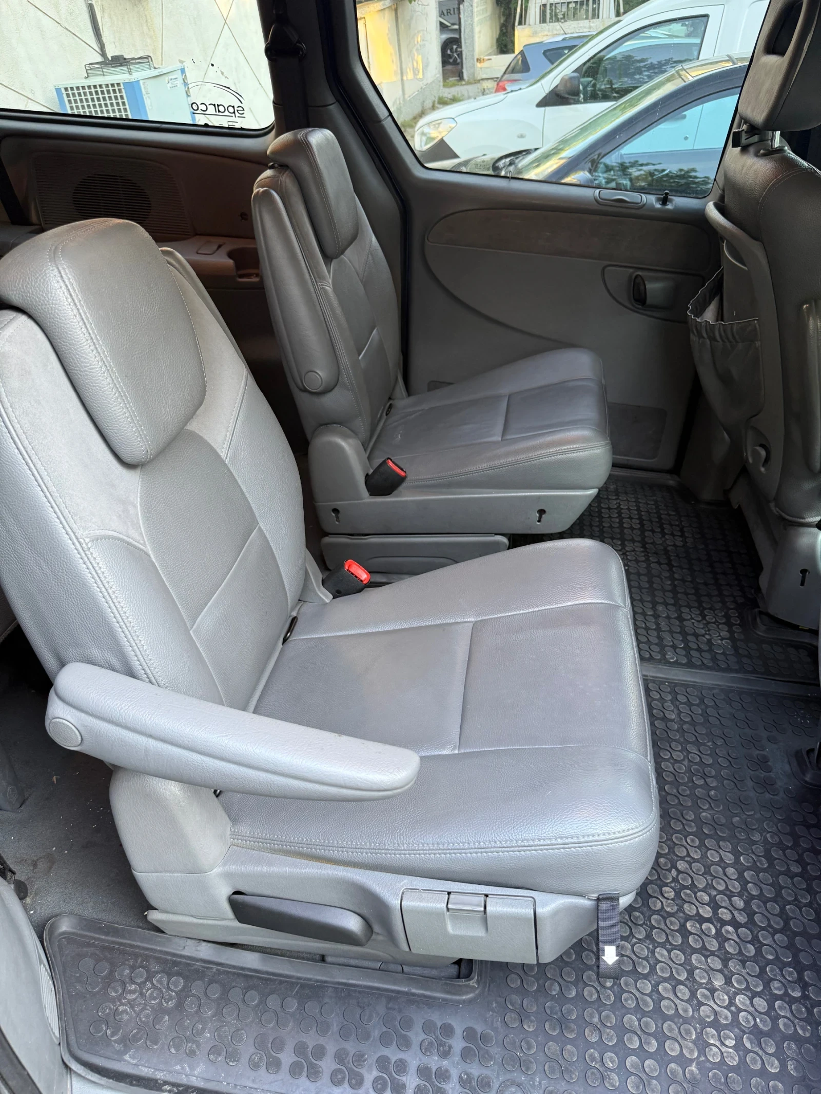 Chrysler Gr.voyager 2.8CRDI Limited Автомат , снимка 9 - Автомобили и джипове - 54683244