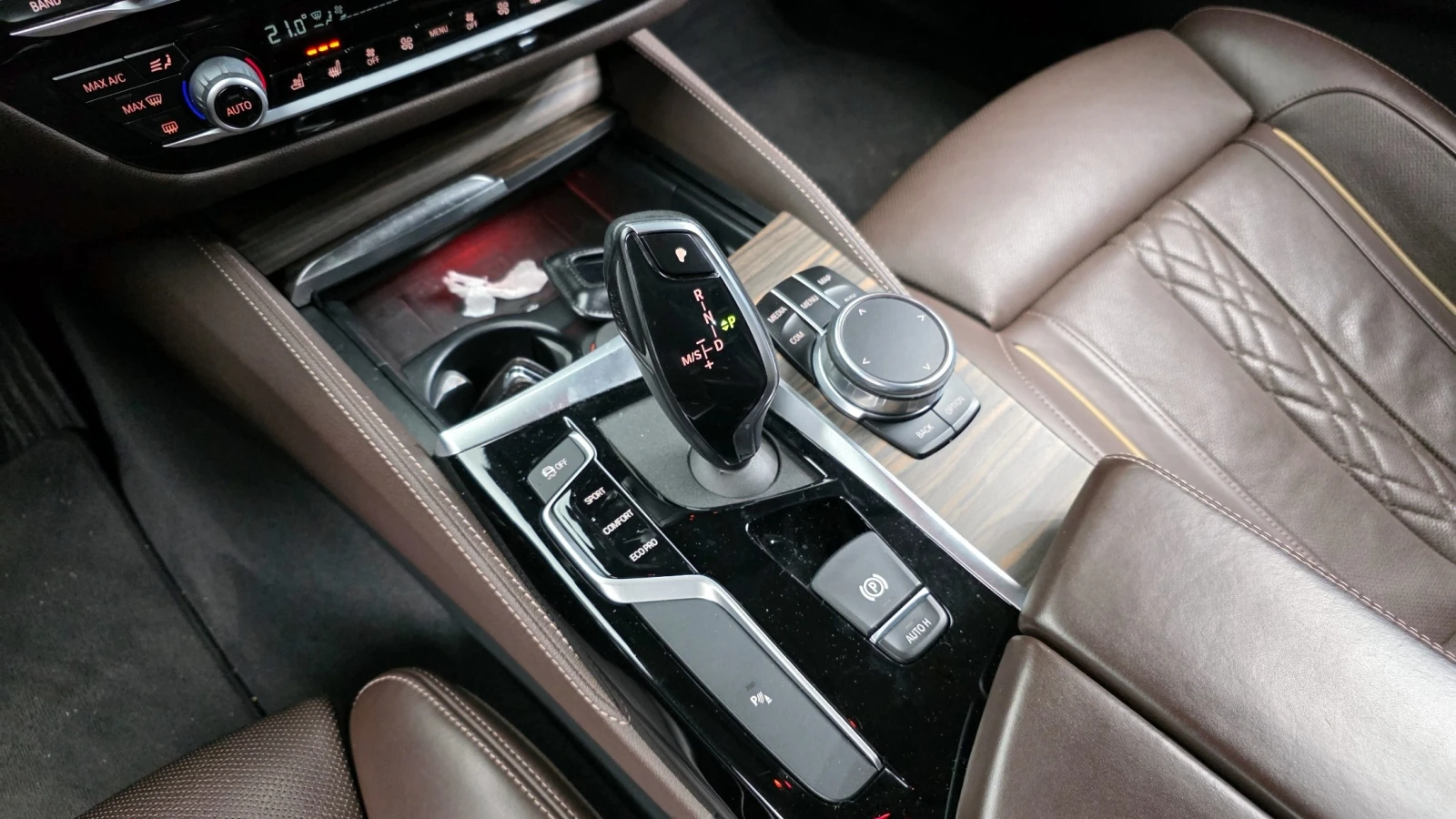 BMW 530 i xDrive Luxury Plus | HUD | Ventilated Seats, снимка 9 - Автомобили и джипове - 54916836