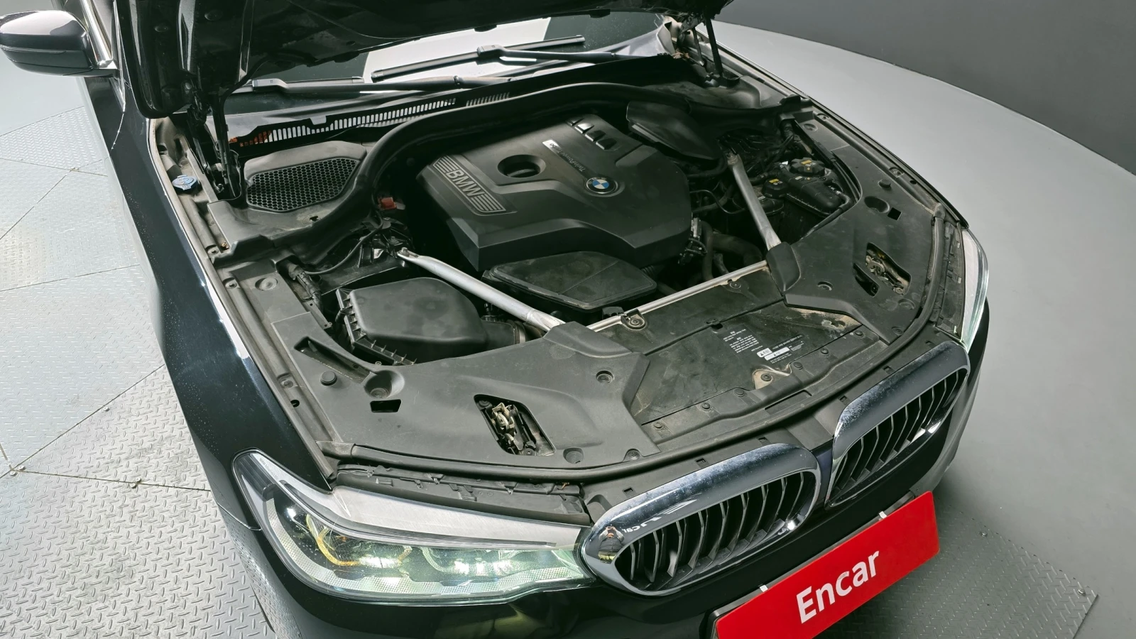 BMW 530 i xDrive Luxury Plus | HUD | Ventilated Seats, снимка 6 - Автомобили и джипове - 54916836