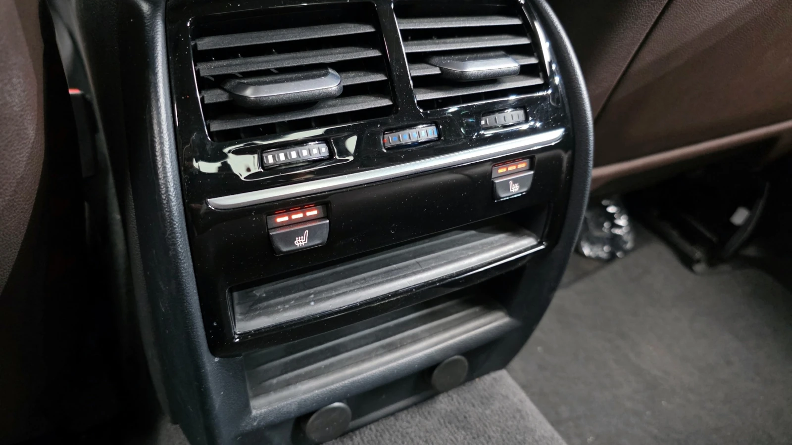 BMW 530 i xDrive Luxury Plus | HUD | Ventilated Seats, снимка 16 - Автомобили и джипове - 54916836