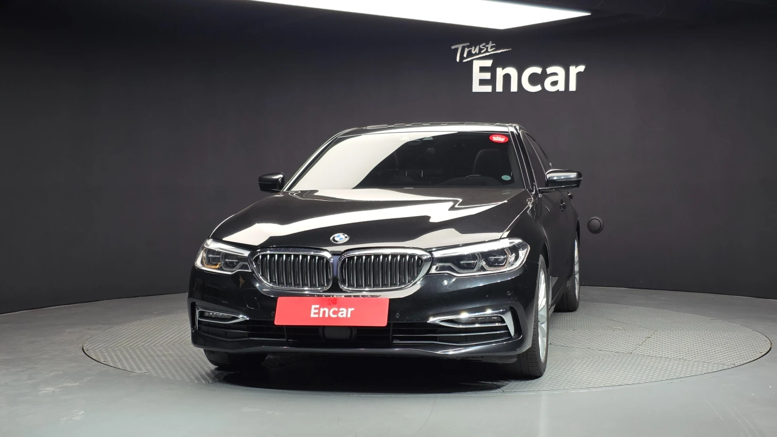 BMW 530 i xDrive Luxury Plus | HUD | Ventilated Seats, снимка 3 - Автомобили и джипове - 54916836