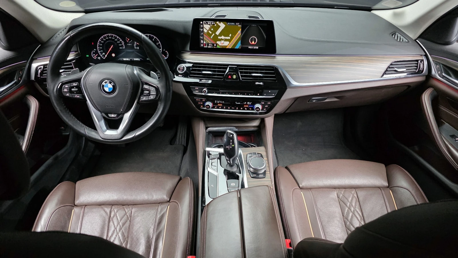 BMW 530 i xDrive Luxury Plus | HUD | Ventilated Seats, снимка 7 - Автомобили и джипове - 54916836