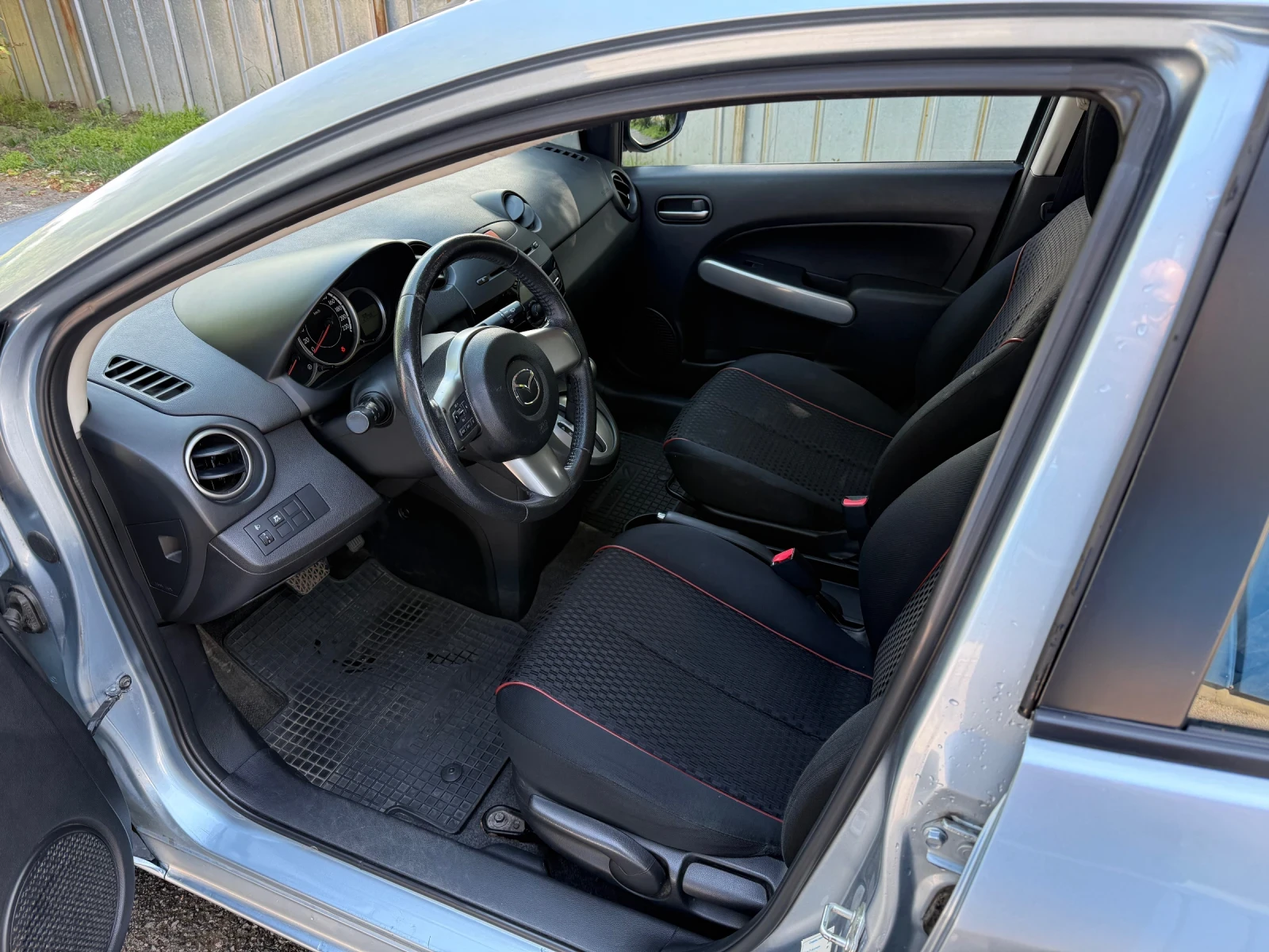 Mazda 2, снимка 9 - Автомобили и джипове - 54977877