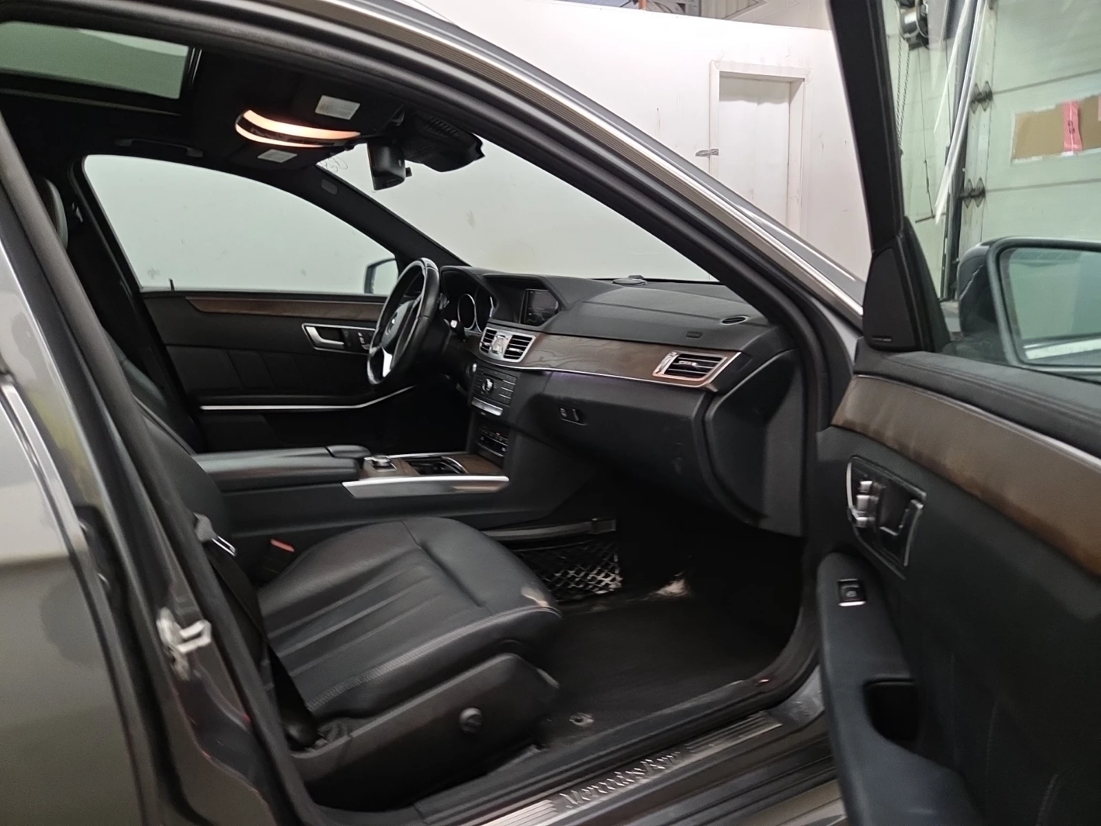 Mercedes-Benz E 400 4MATIC , снимка 8 - Автомобили и джипове - 55017943