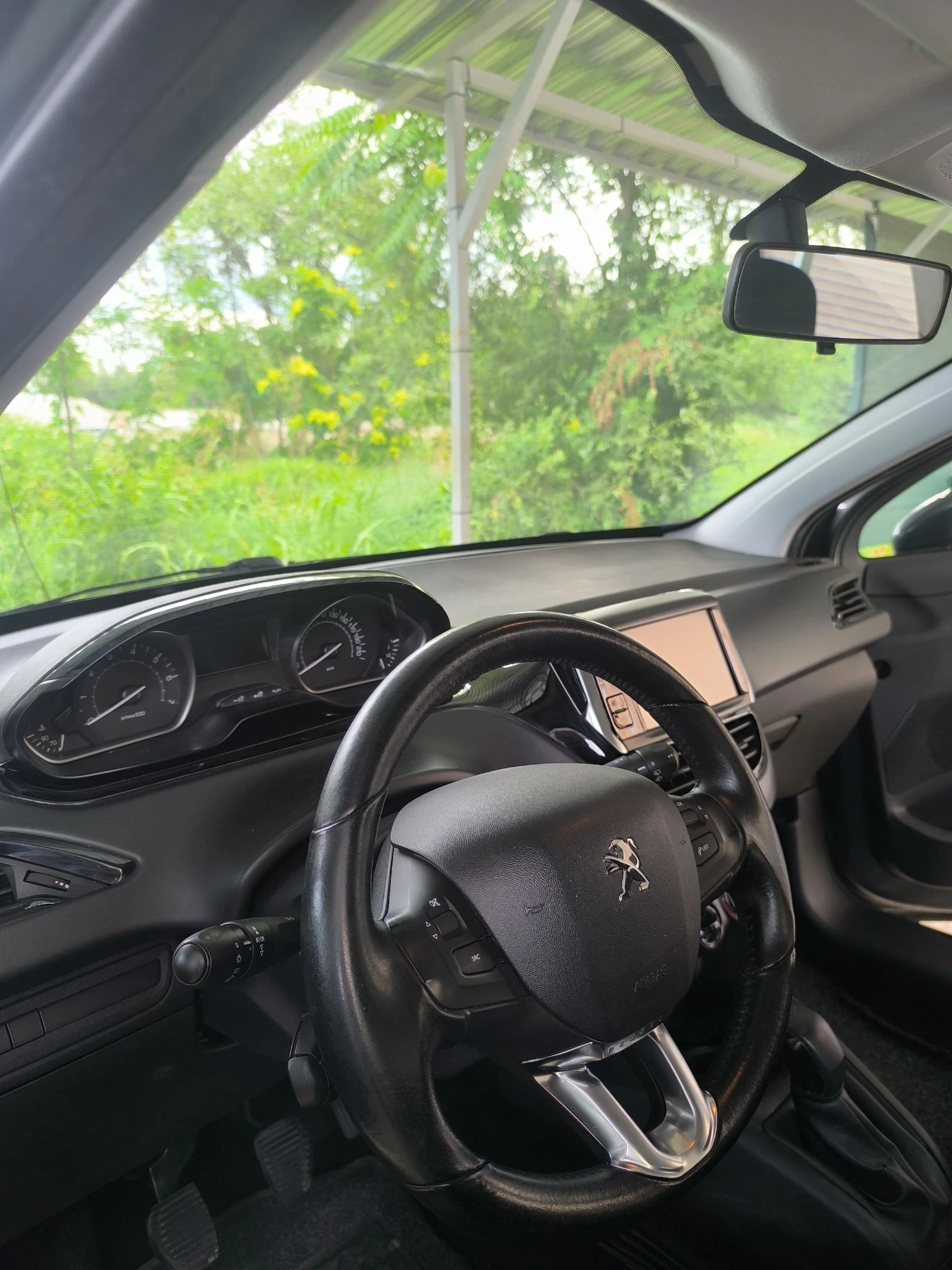 Peugeot 208 1.2 facelift, снимка 9 - Автомобили и джипове - 55221480