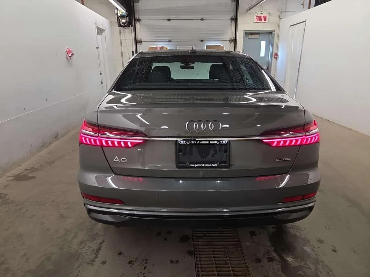 Audi A6  PROGRESSIV / 360 / ОБДУХВАНЕ / ПАНОРАМА , снимка 17 - Автомобили и джипове - 55641343