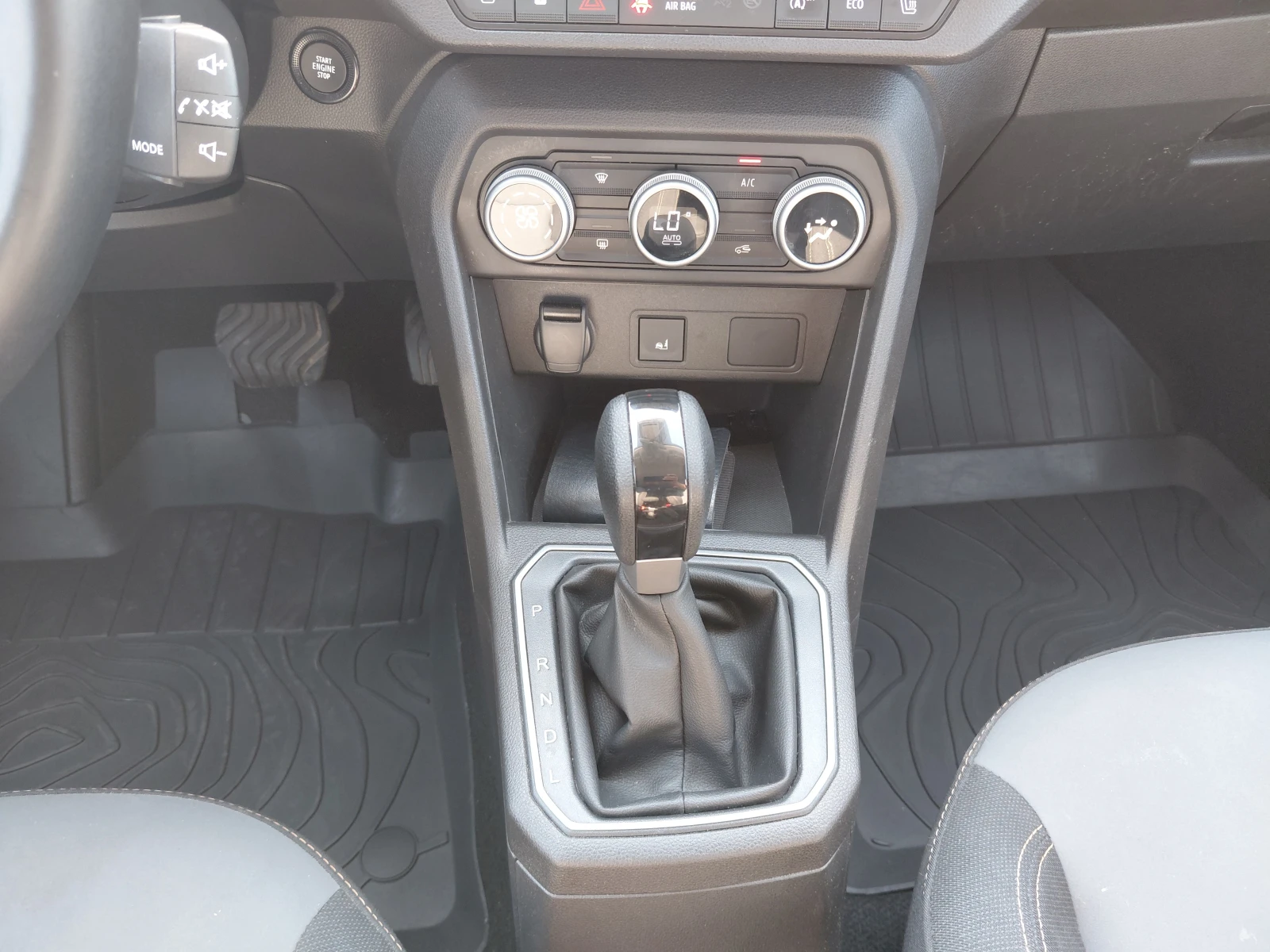 Dacia Sandero Stepway/Expression / 90к.с/CVT, снимка 11 - Автомобили и джипове - 55739155