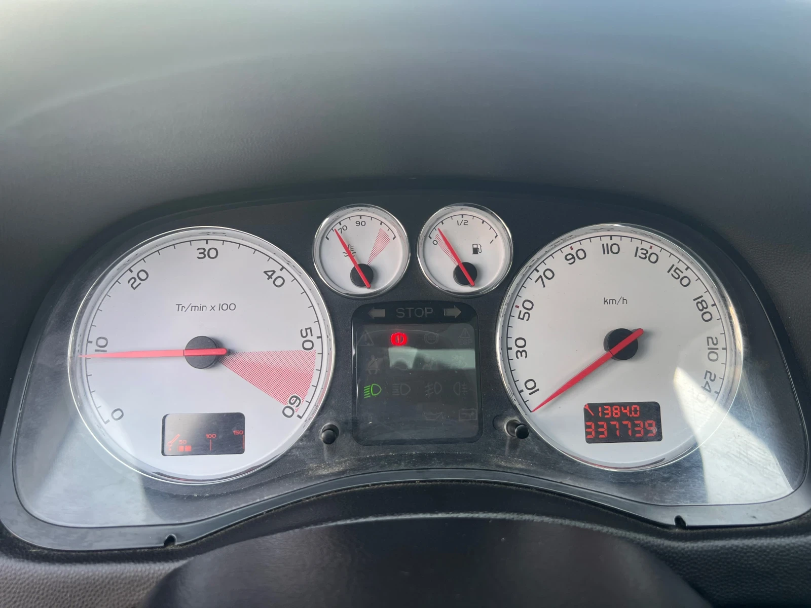 Peugeot 307 2.0 HDI 136кс НАВИ ПАНОРАМА. 7 места  , снимка 12 - Автомобили и джипове - 55831293