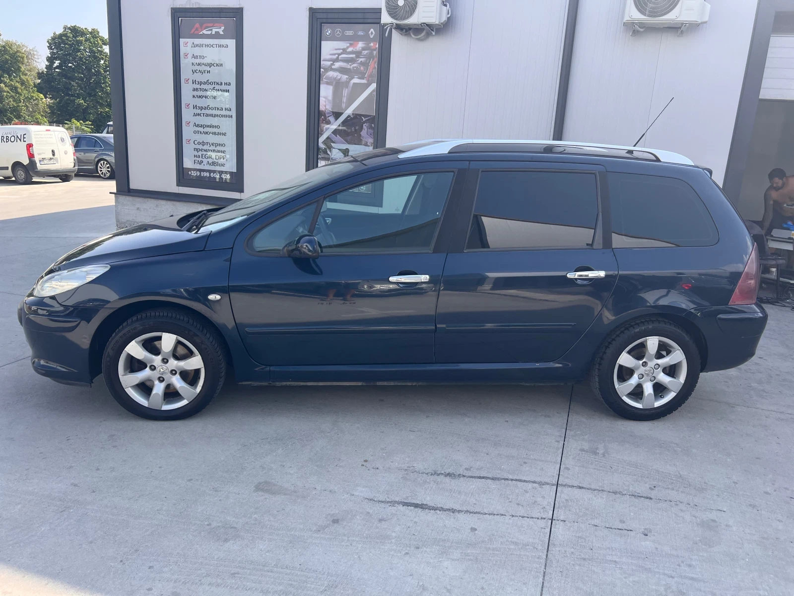 Peugeot 307 2.0 HDI 136кс НАВИ ПАНОРАМА. 7 места  , снимка 4 - Автомобили и джипове - 55831293