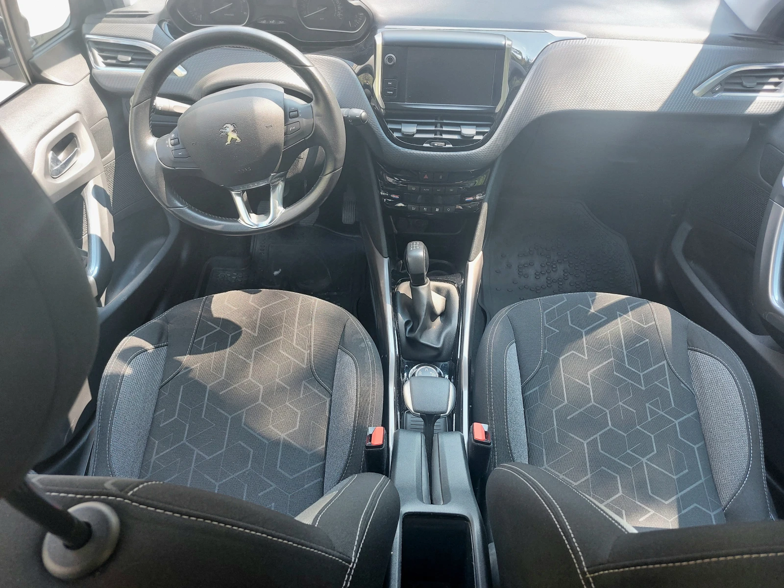 Peugeot 2008 1.6 HDI, снимка 8 - Автомобили и джипове - 55877860
