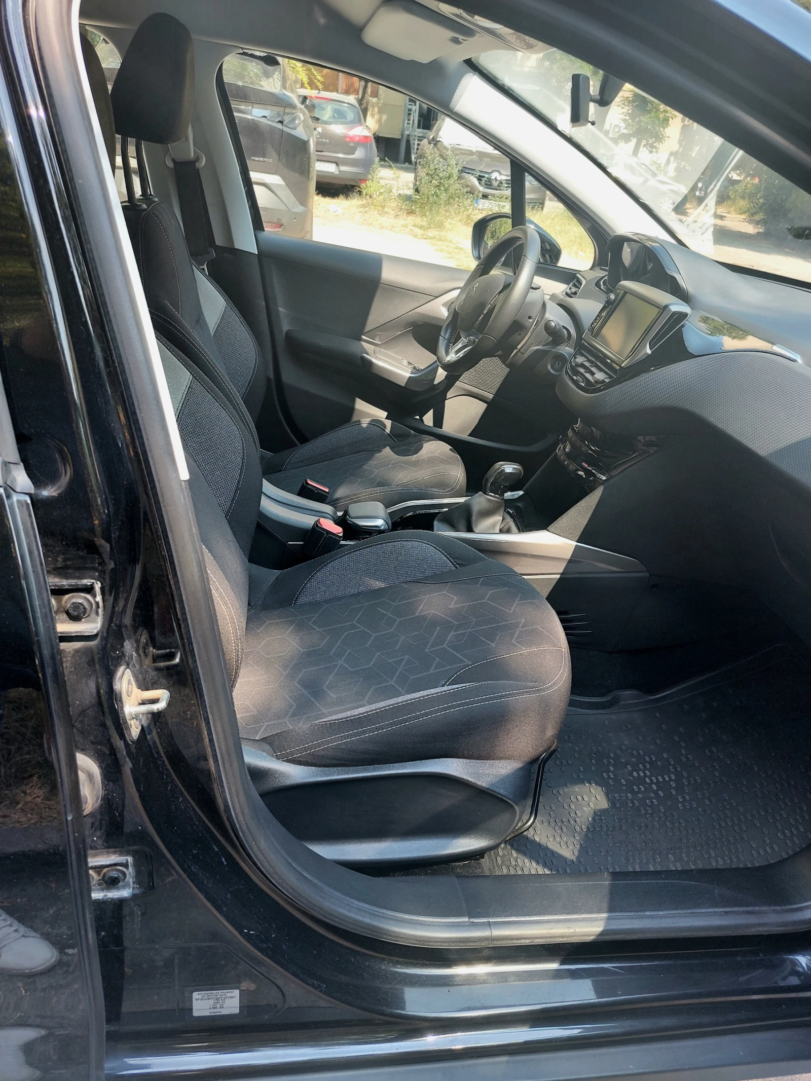 Peugeot 2008 1.6 HDI, снимка 12 - Автомобили и джипове - 55877860