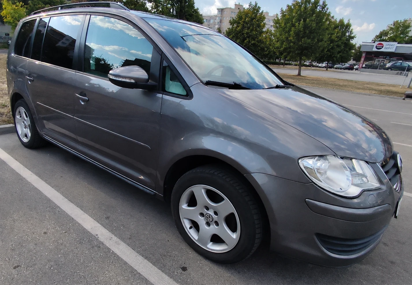 VW Touran, снимка 2 - Автомобили и джипове - 56023375
