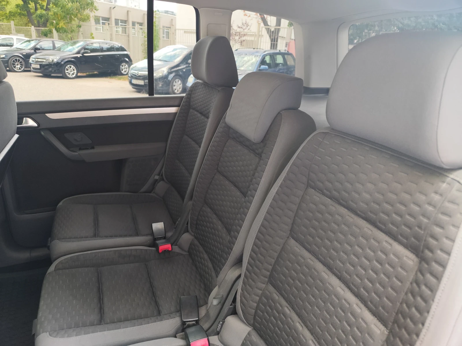 VW Touran, снимка 15 - Автомобили и джипове - 56023375