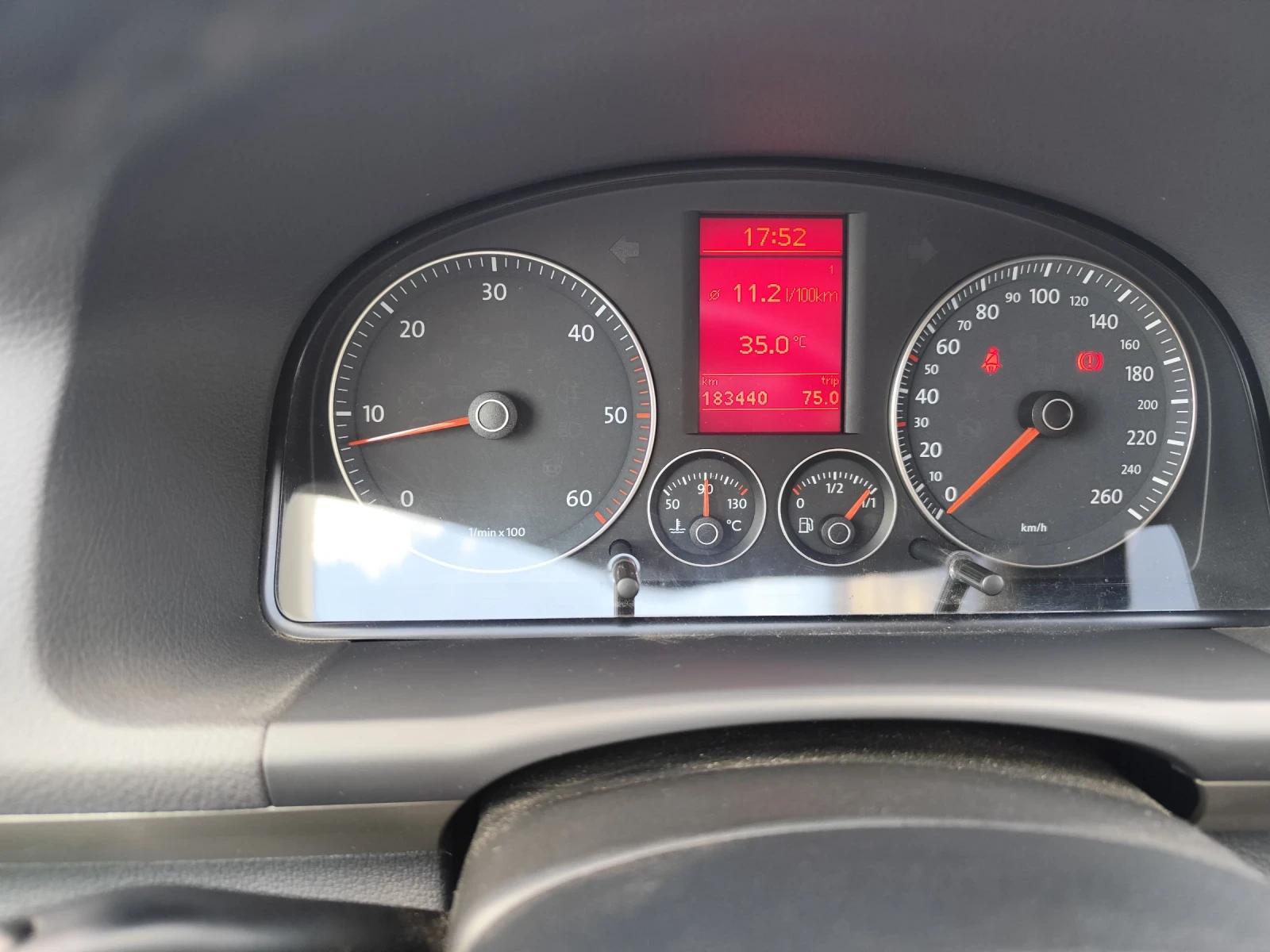 VW Touran, снимка 9 - Автомобили и джипове - 56023375