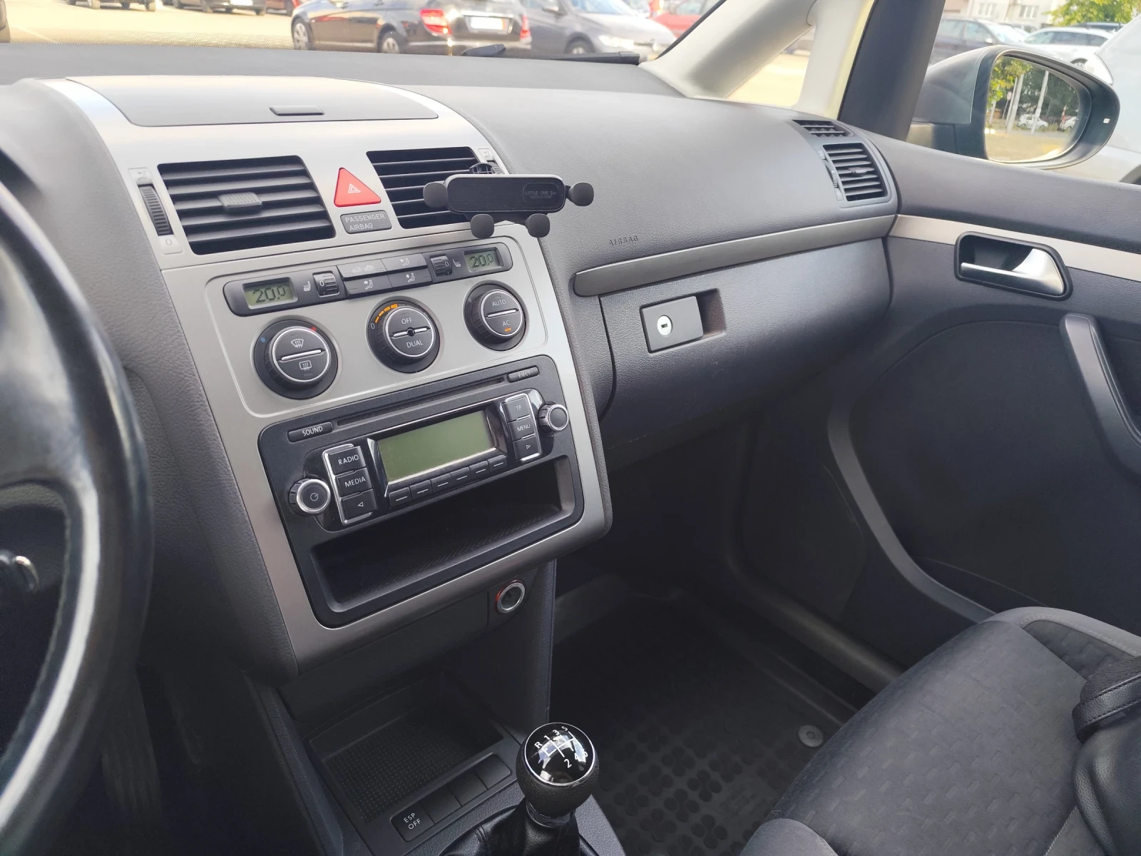 VW Touran, снимка 8 - Автомобили и джипове - 56023375