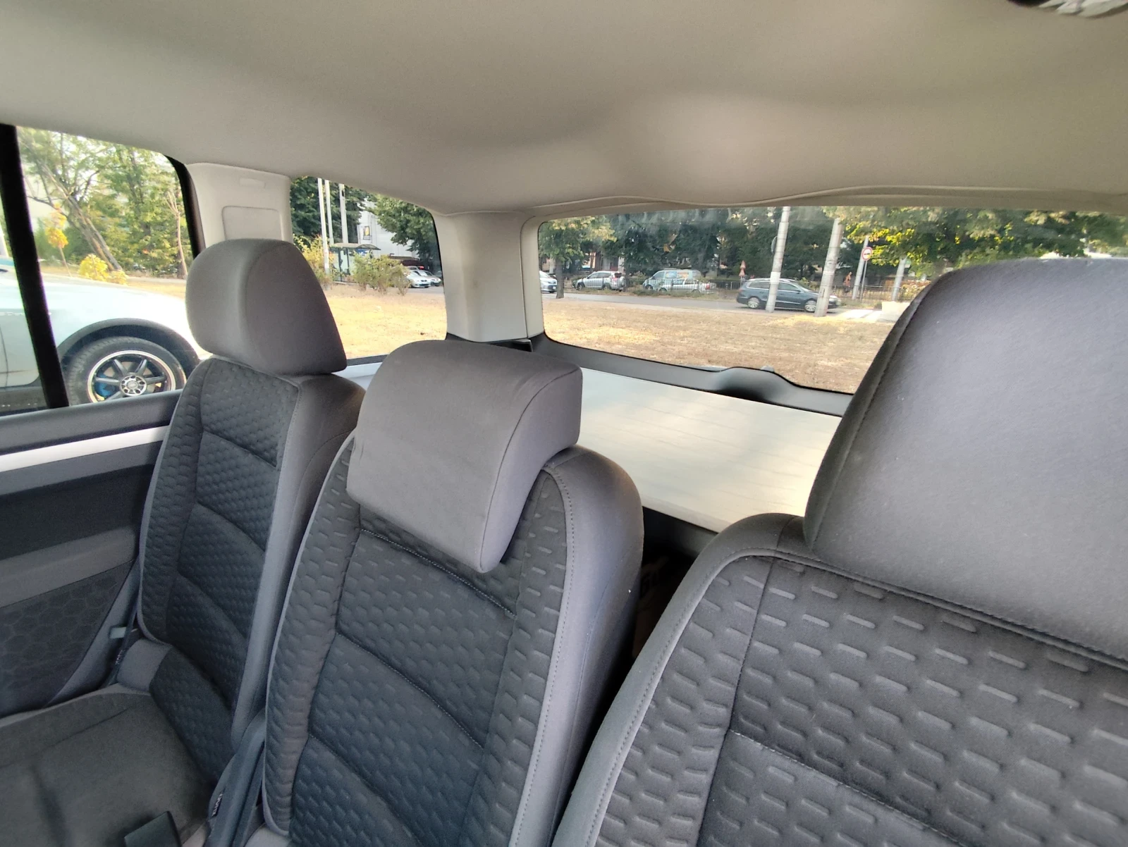 VW Touran, снимка 11 - Автомобили и джипове - 56023375