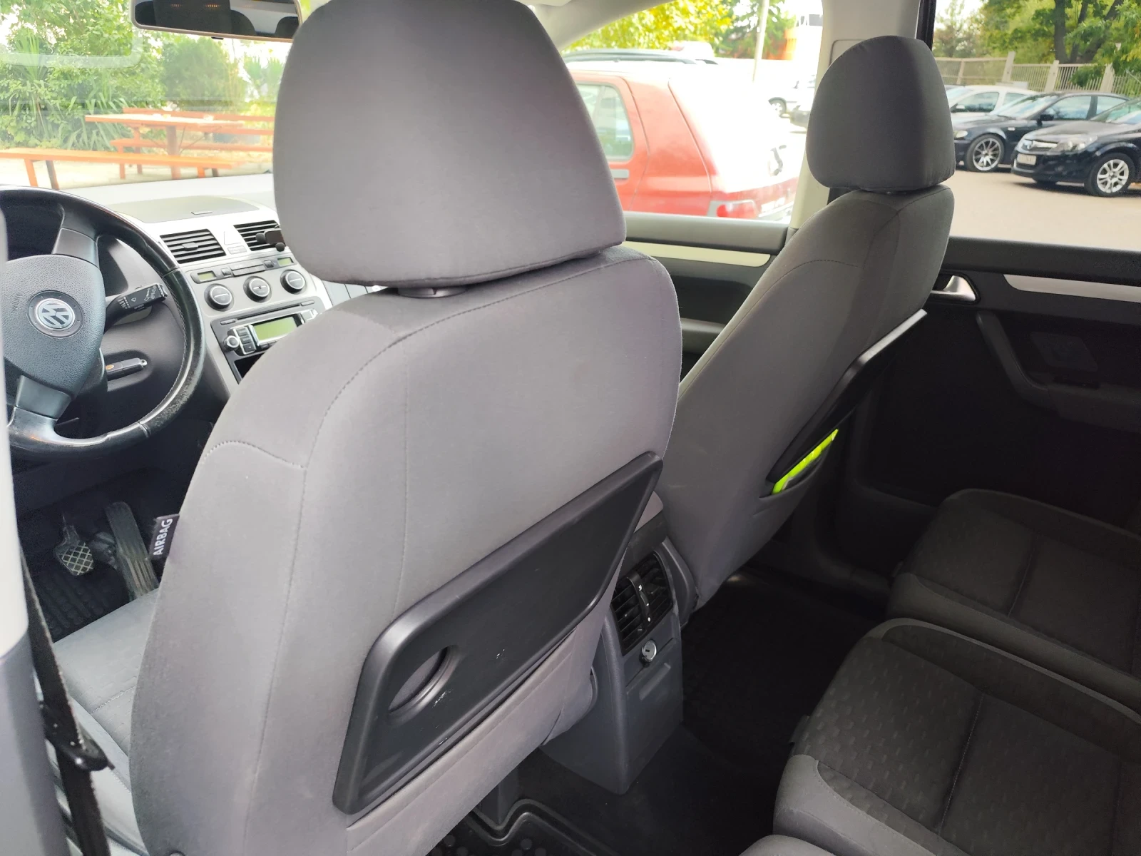 VW Touran, снимка 14 - Автомобили и джипове - 56023375