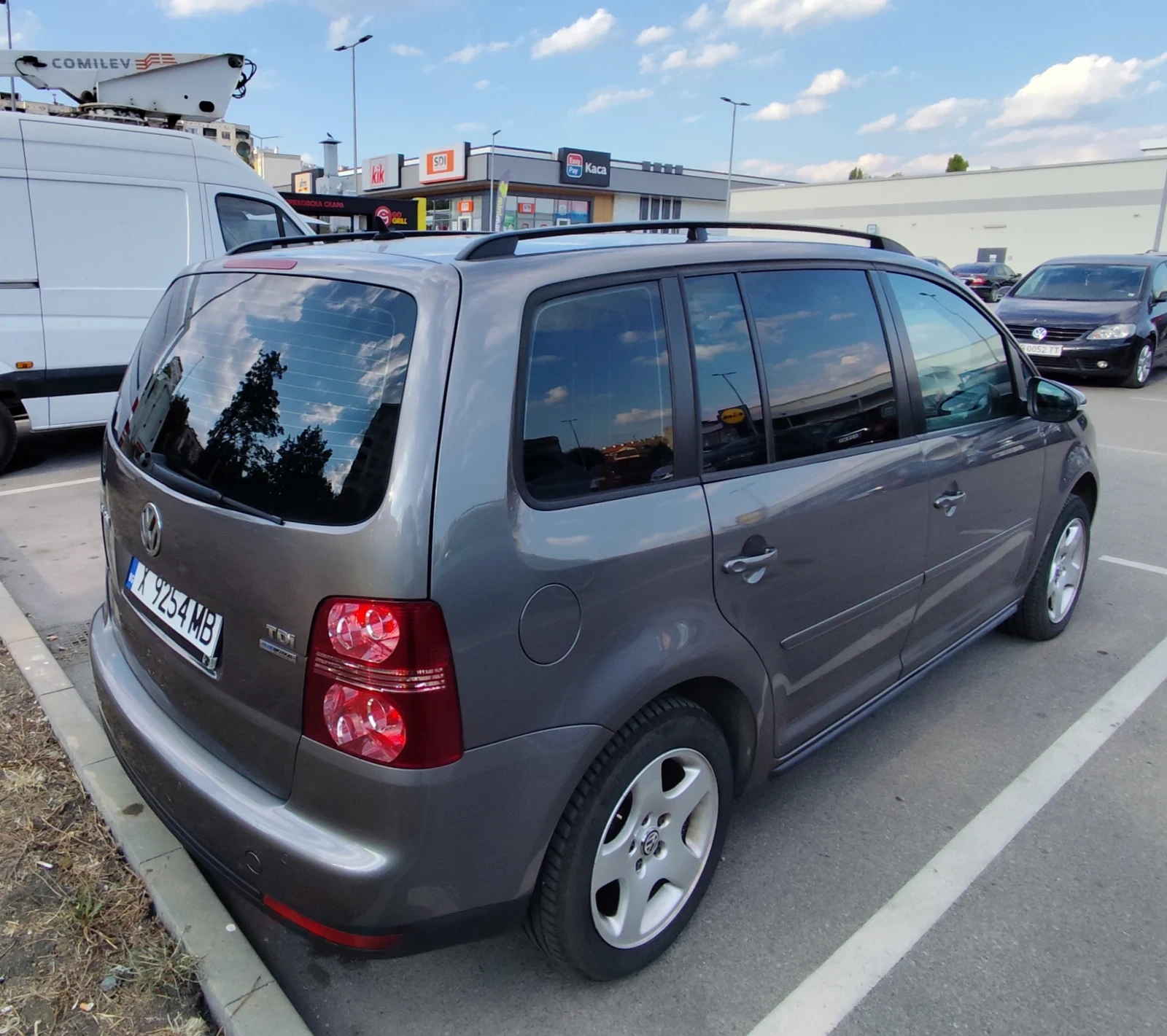 VW Touran, снимка 3 - Автомобили и джипове - 56023375